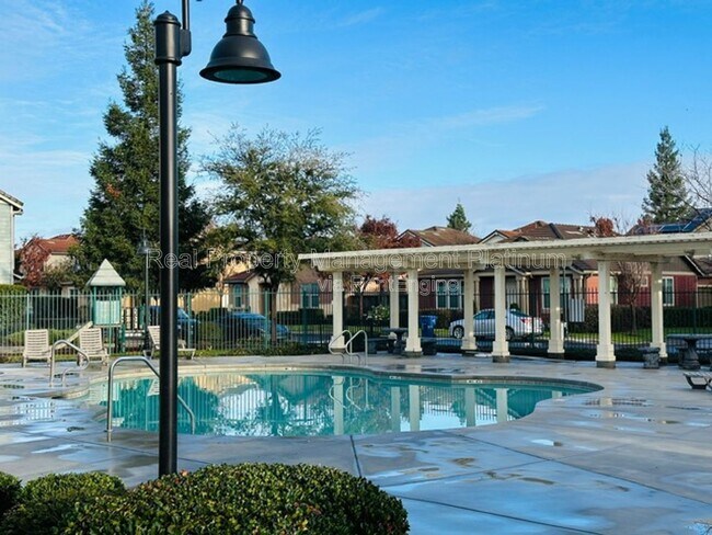 Building Photo - 4333 W Pinsapo Dr