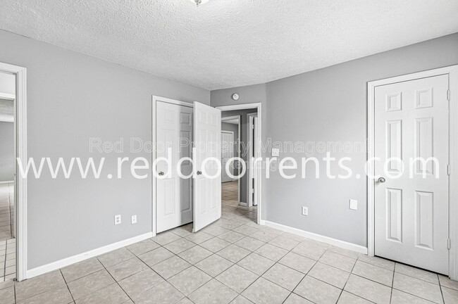 Building Photo - 517 Gibbs St