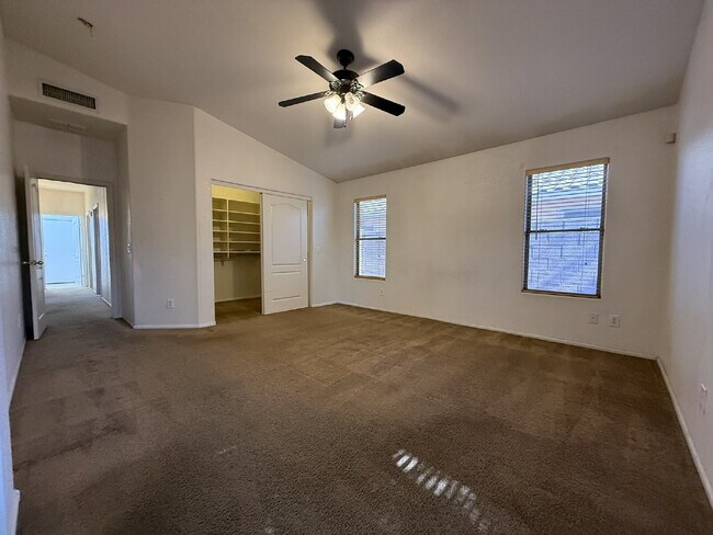 Building Photo - "Charming 3-Bed, 2-Bath in the beautiful Crystal Gardens Lake Community  – Your Perfect Home Awai...