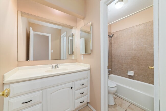 Building Photo - 14250 Laffite Dr