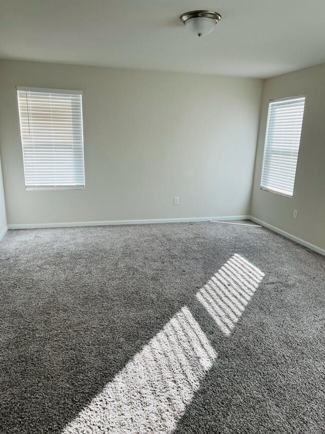 Building Photo - 280 Brook Farm Ln