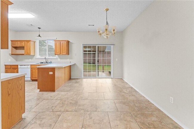 Building Photo - 1552 S Tally Ho Dr