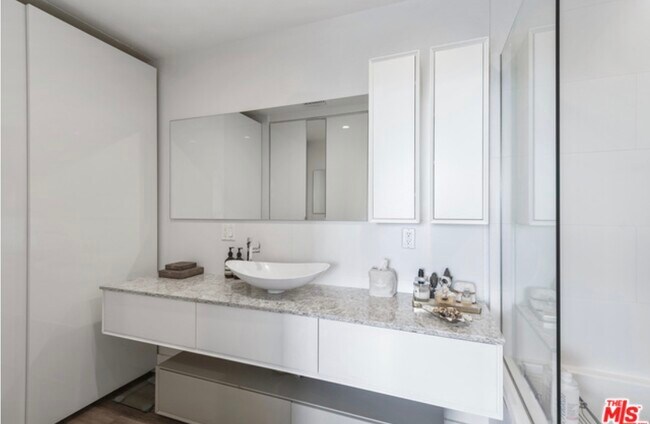 Building Photo - 10501 WILSHIRE Blvd