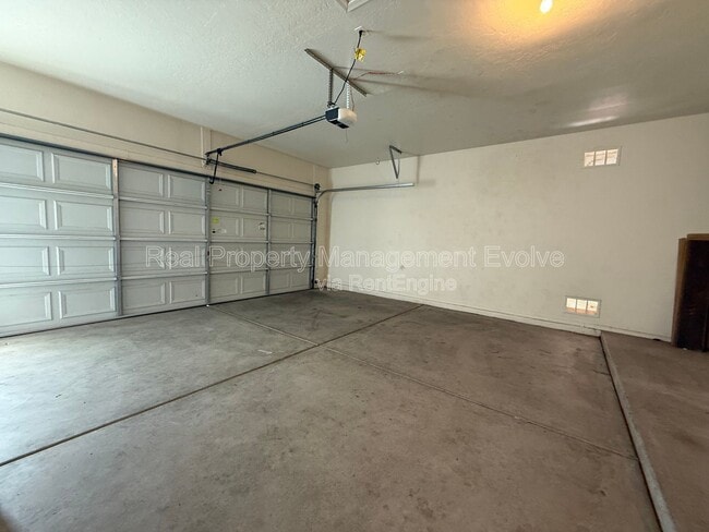 Building Photo - 13444 W Rhine Ln