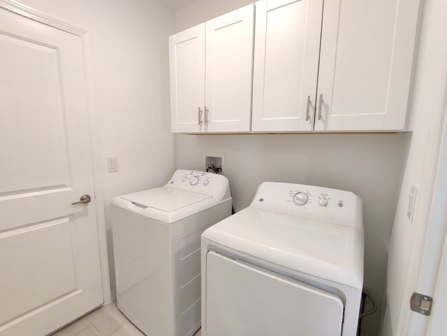 Building Photo - Spacious 5-Bedroom Home with First-Floor Owner's Suite in Land O' Lakes