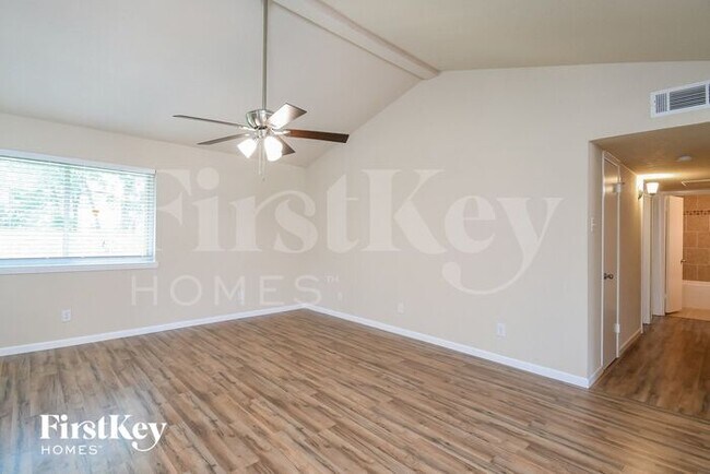 Building Photo - 333 E Springdale Ln