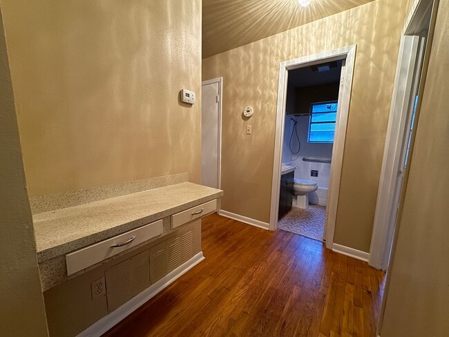 Building Photo - 360 Virtual Tour Available