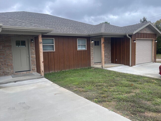 Building Photo - Luxury Lake Living Starts Here – Brand-New 2 Bed, 2 Bath Duplex in Kimberling City