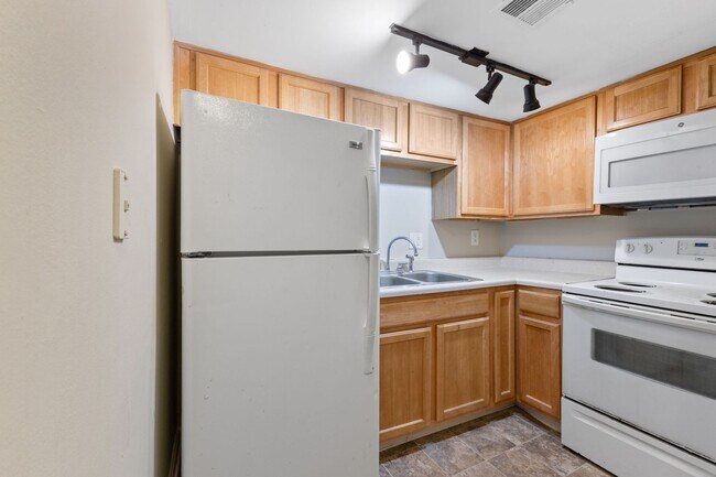 Building Photo - 3609 Balsam Ave