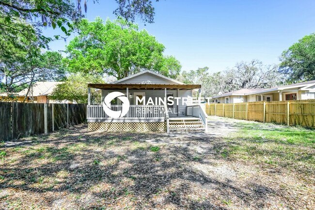 Building Photo - 3 Bedroom Pet-Friendly Home in Tampa, FL with Main Street Renewal