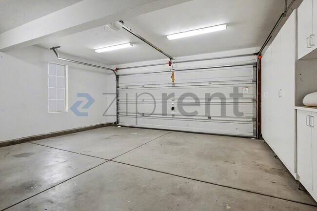 Building Photo - 1833 Blue Skies Way