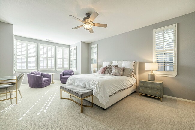 Building Photo - Refined Living in the Heart of Valencia