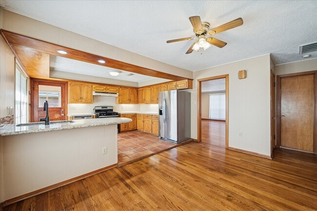 Building Photo - 2115 Gardenia Dr