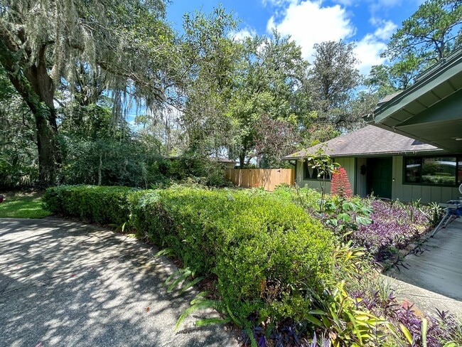 Building Photo - 1824 SW 35th Ave