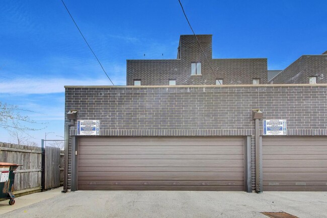 Building Photo - 3914 S King Dr
