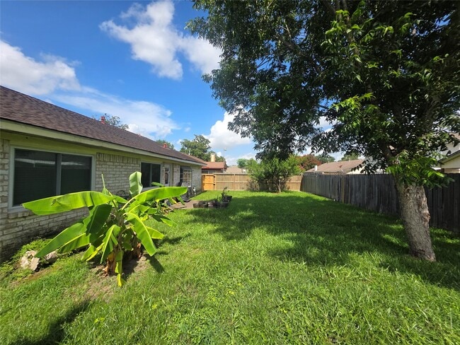 Building Photo - 12531 La Rochelle Dr