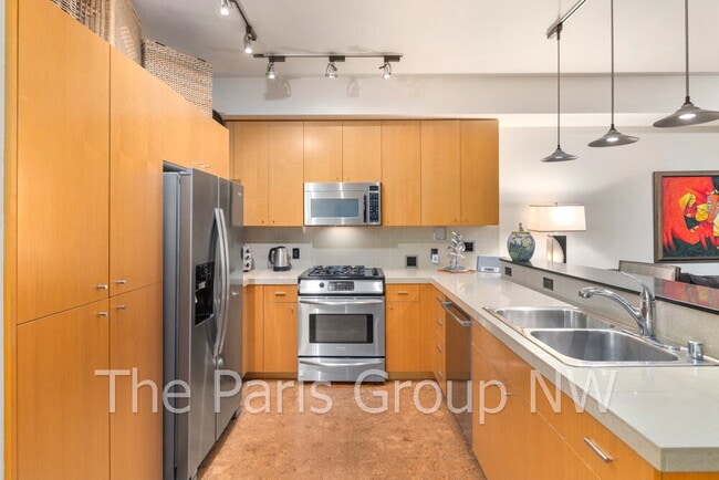 Building Photo - Gorgeous Lower Queen Anne 1BR is Perfect! * Above Safeway