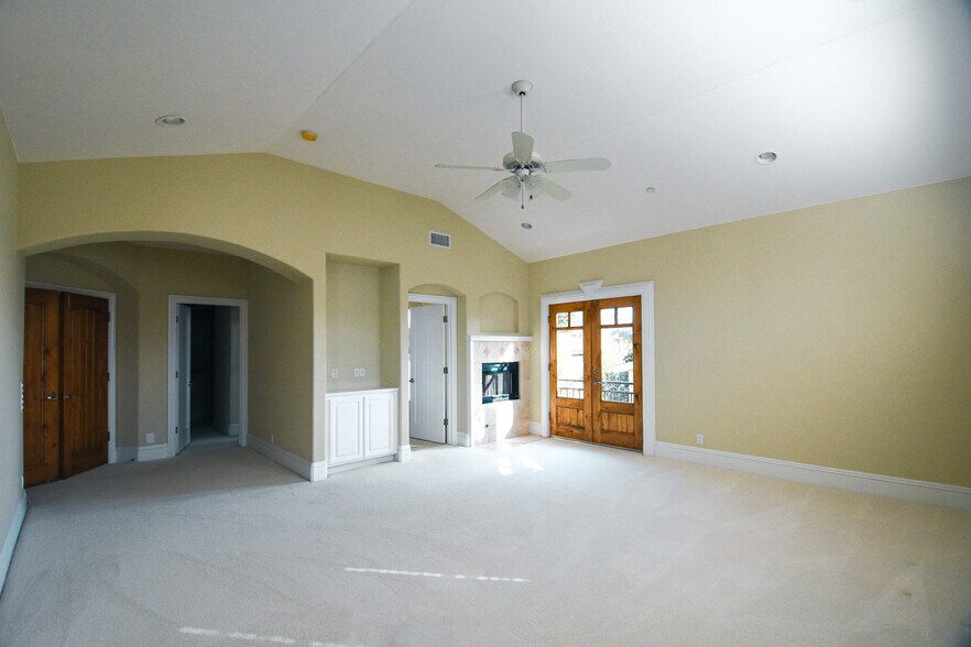 Master Bedroom - 2212 Marshallfield Ln