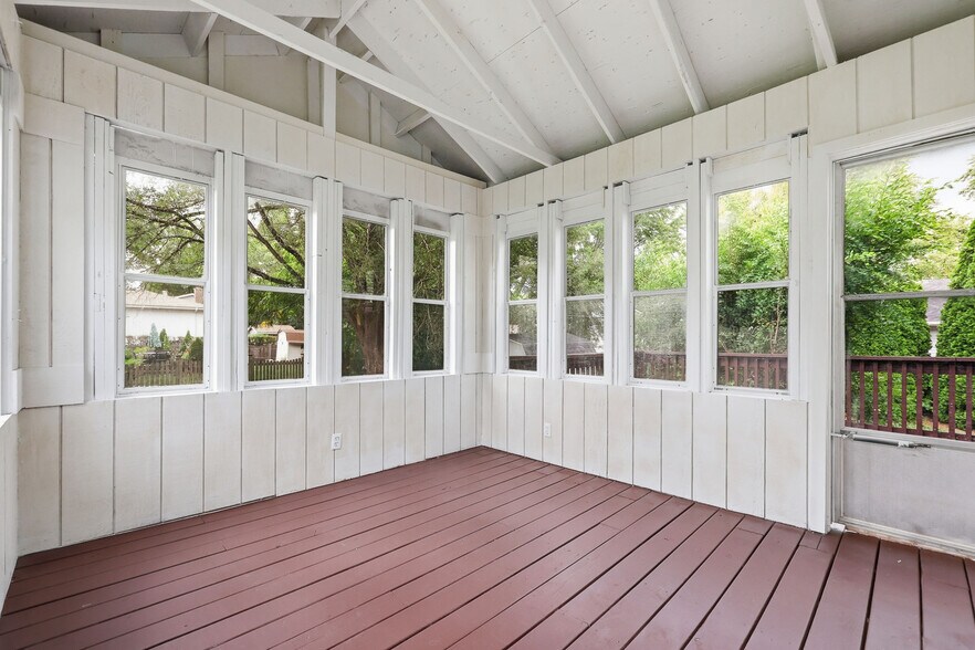 Building Photo - 849 Pear Tree Ln