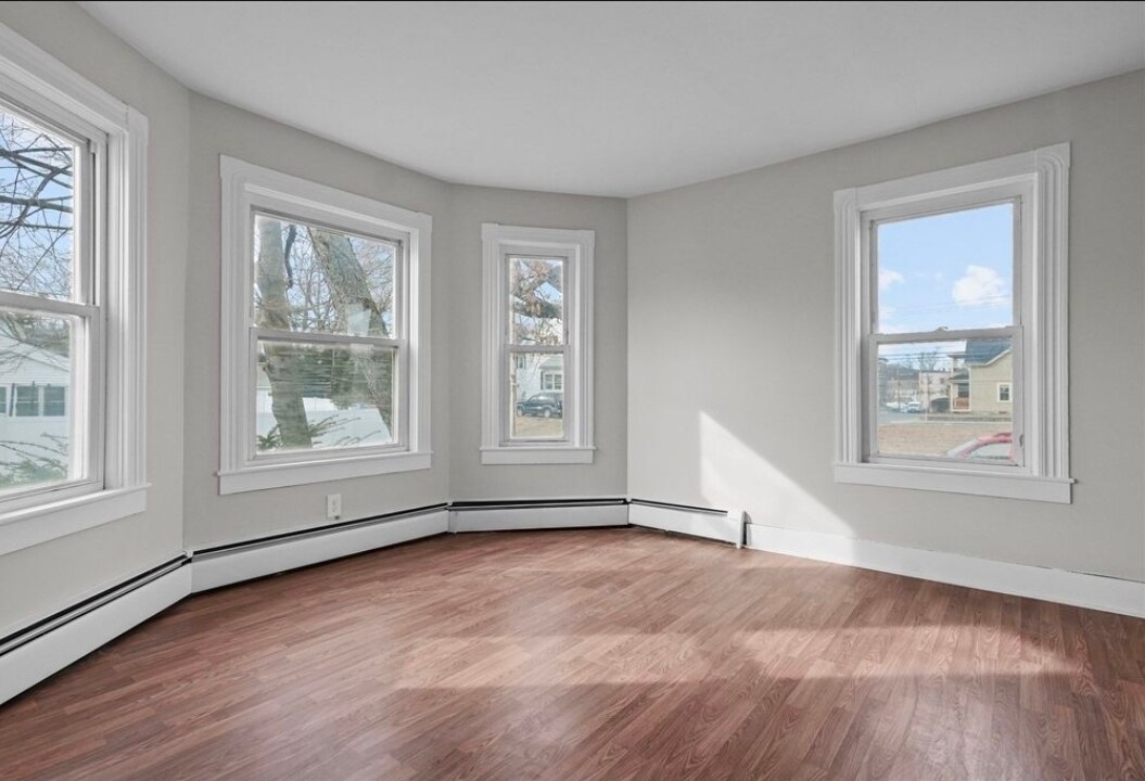 Building Photo - 22 Richmond St