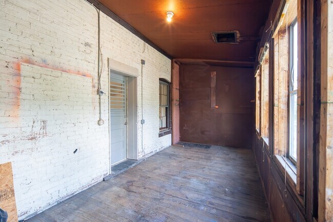 Building Photo - 500 2nd St