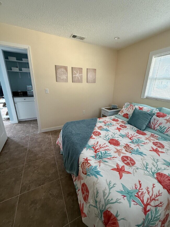 Building Photo - 6814 Driftwood Dr
