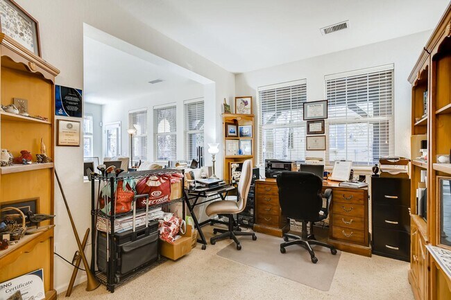 Building Photo - 2 bed, plus office - Ground Floor Condo - ...