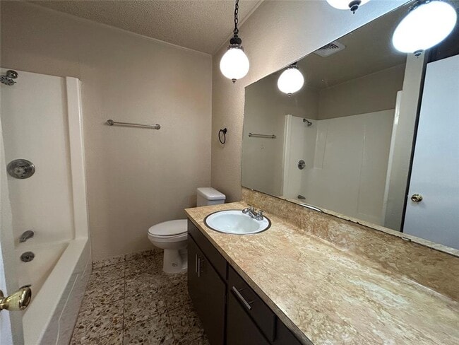 Building Photo - 1805 Broadmoor Dr