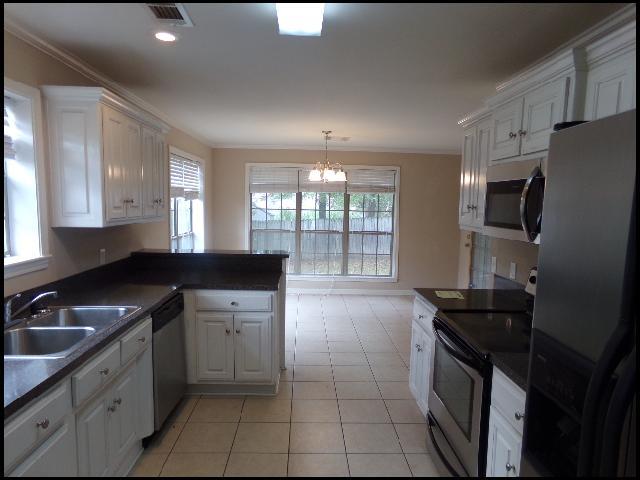 Building Photo - 303 Hidden Meadows Dr