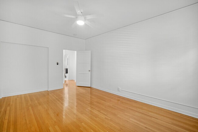 Building Photo - 1240 S La Jolla Ave