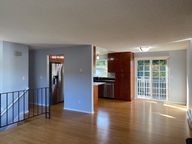 Building Photo - 4bd/1.75ba Carnation House