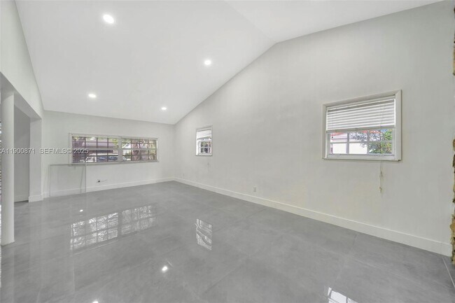 Building Photo - 840 NE 182nd St