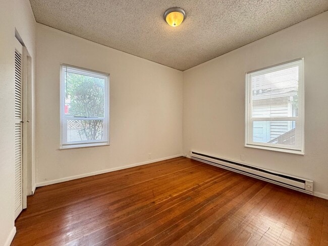 Building Photo - Queen Anne Home