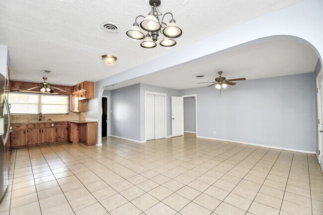 Building Photo - 6713 Neff St