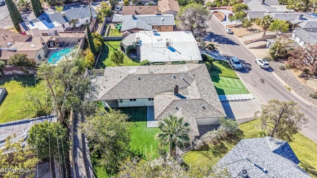 Building Photo - 1210 La Cruz Dr