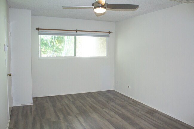 Building Photo - 4900 Overland Ave