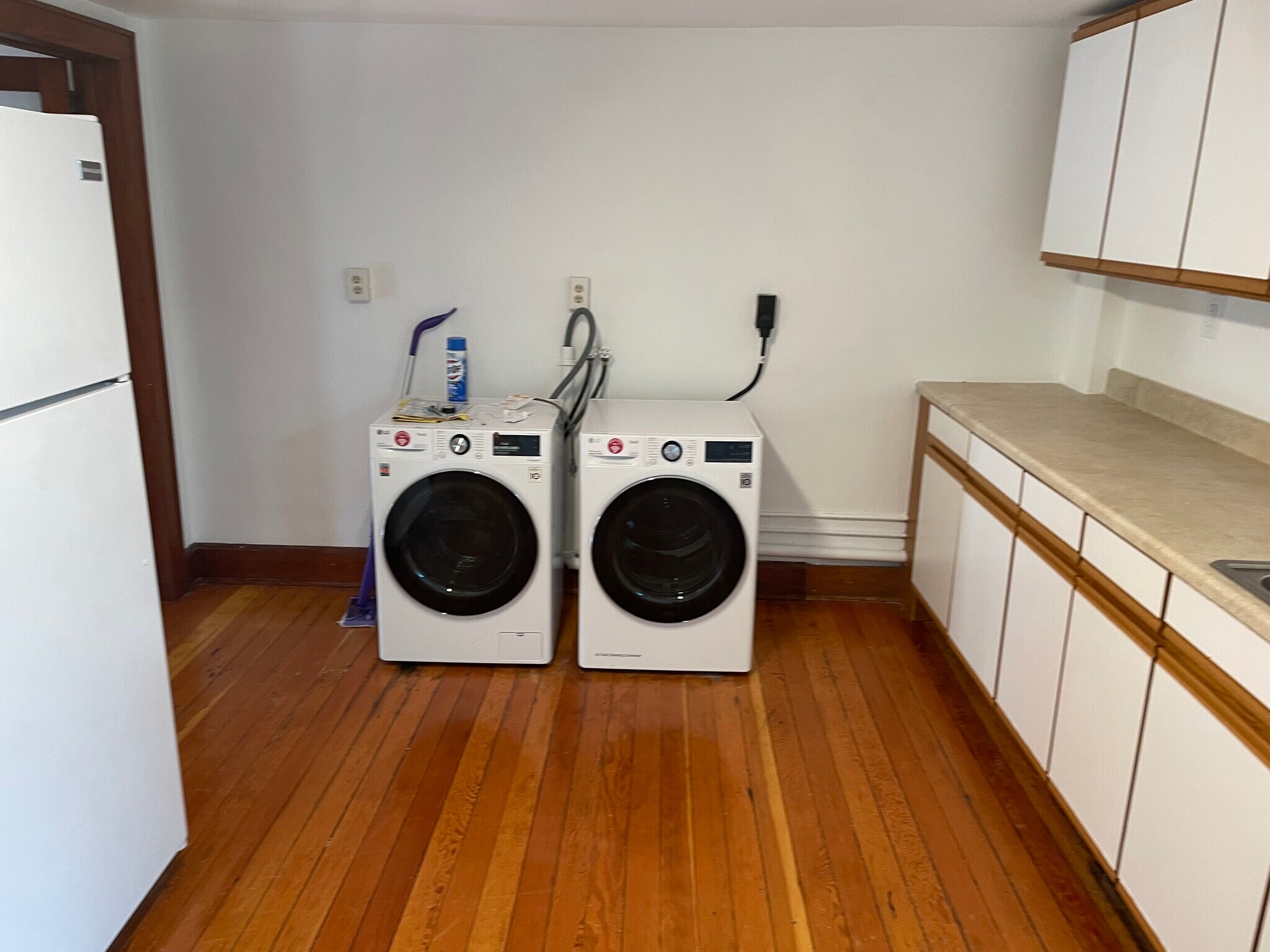 Washer dryer - 222 Warren St