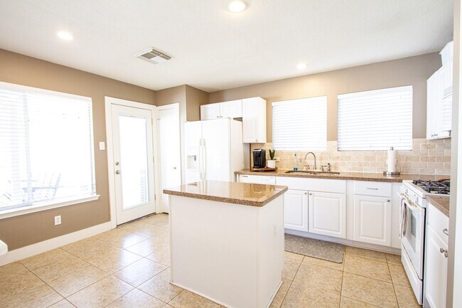 Building Photo - 18730 Atasca Oaks Dr