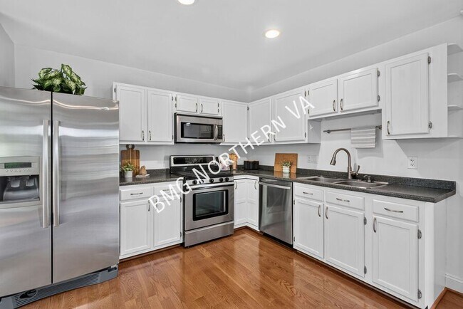 Building Photo - 43790 Laburnum Square
