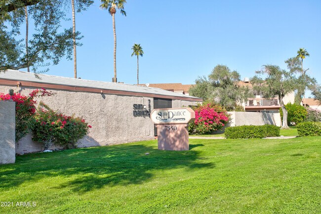 Building Photo - 7550 N 12th St