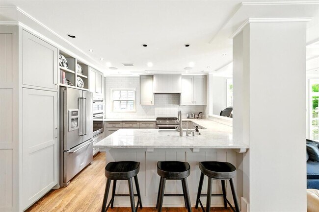 Building Photo - 1708 W 29th St