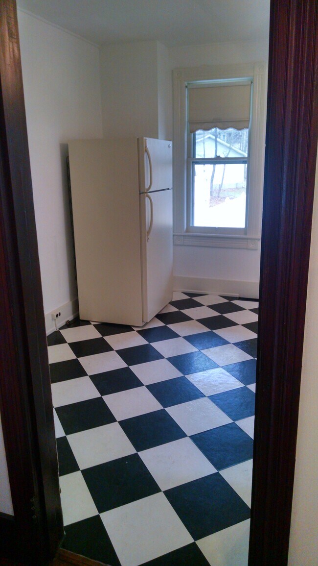 kitchen entrance - 506 Brown St