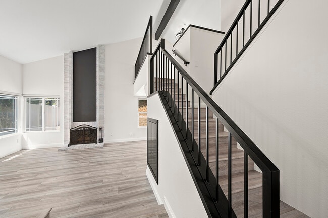 Building Photo - 10518 Pine Grove St