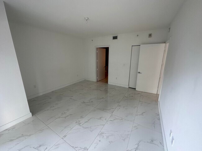 Building Photo - 488 NE 18th St