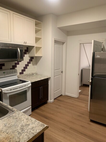 Building Photo - 867 N 50th St