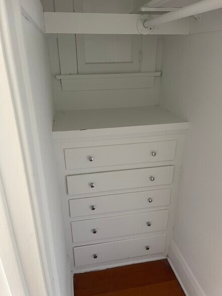 Building Photo - 508 S Catalina Ave