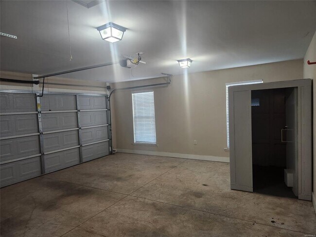 Building Photo - 573 Old Mill Way