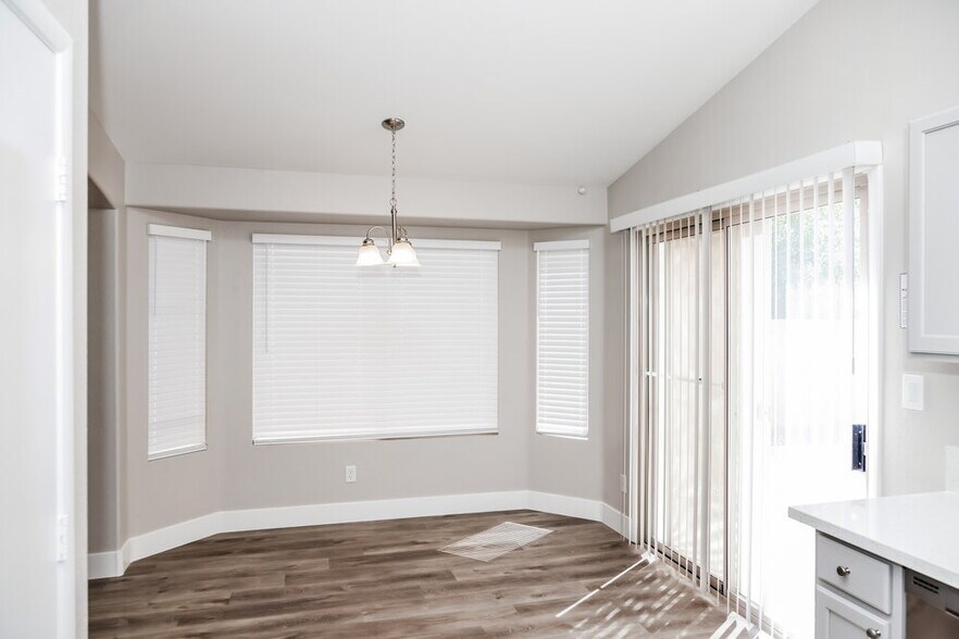 Building Photo - 5023 Benezette Ct