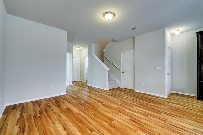 Building Photo - 413 N Heatherwilde Blvd