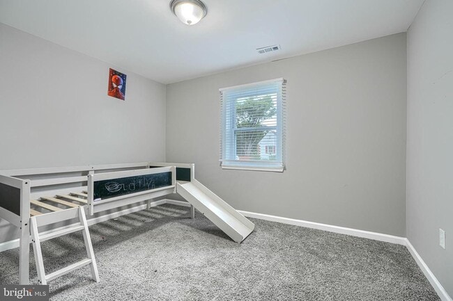 Building Photo - 4722 Raspe Ave